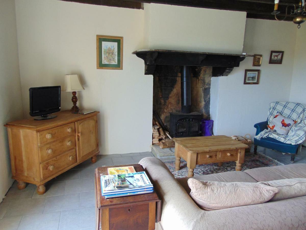 Villa Le Domaine à Saint-Symphorien-des-Monts Extérieur photo