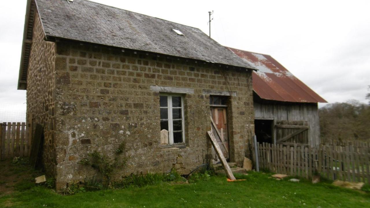 Villa Le Domaine à Saint-Symphorien-des-Monts Extérieur photo